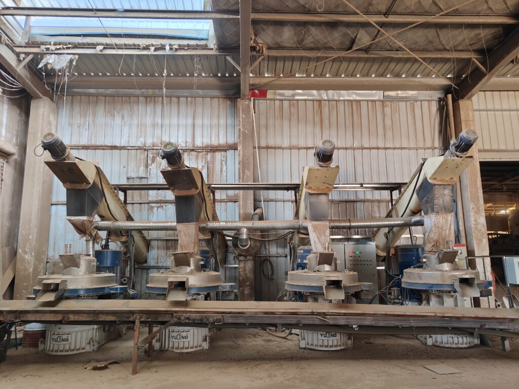 304am永利集团XGJ560 主机功率132kw,单机时产1.5-2吨